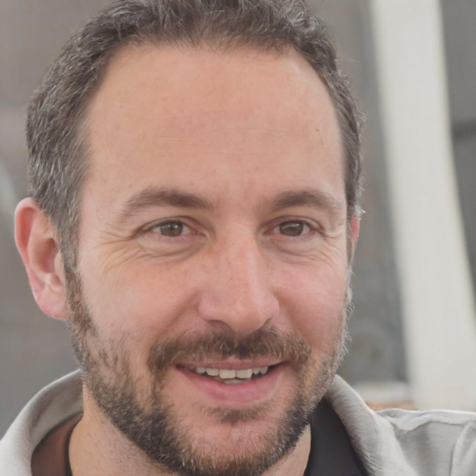 Finanzberater präsentiert Strategien in kleiner Runde